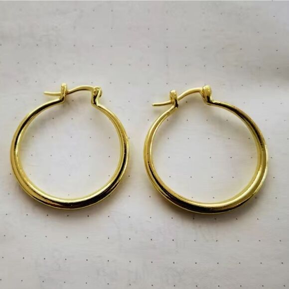 Fashion Golden Plated Hoop Earrings Simple Design 1.3 in diameter - Picture 4 of 4
